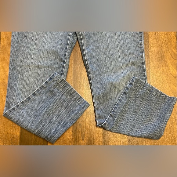 Gloria Vanderbilt Blue Straight Leg Jeans - Picture 7 of 11